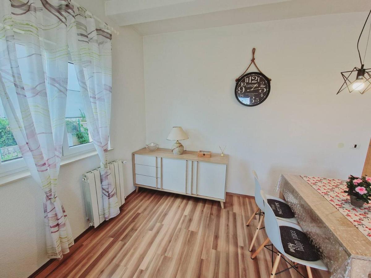 Apartments In Rijeka, Free Parking And Large Terrace, 15Min Drive From The Beach المظهر الخارجي الصورة