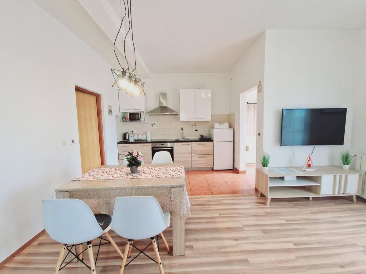Apartments In Rijeka, Free Parking And Large Terrace, 15Min Drive From The Beach المظهر الخارجي الصورة
