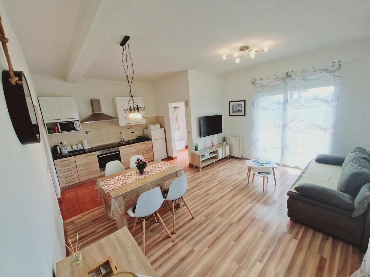 Apartments In Rijeka, Free Parking And Large Terrace, 15Min Drive From The Beach المظهر الخارجي الصورة